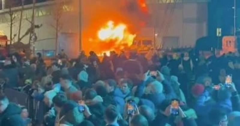 حريق بمحيط ملعب مانشستر سيتى على هامش تقديم عمر مرموش