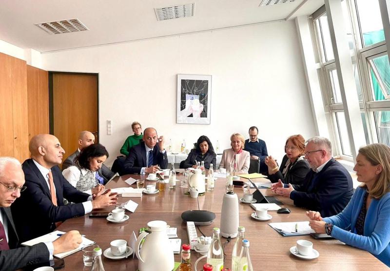 وزير التربية والتعليم يبحث مع الأمين العام لمؤتمر وزراء الثقافة في ألمانيا سبل تطوير التعليم قبل الجامعي