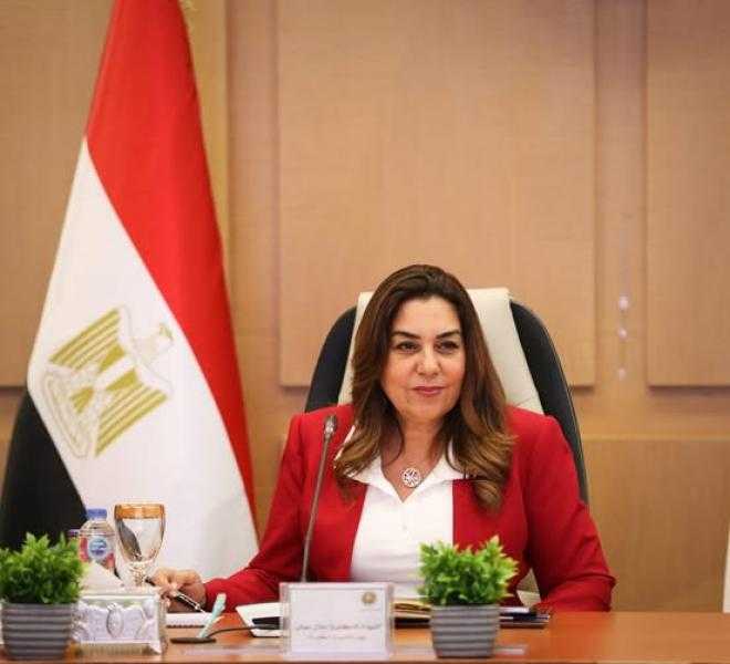 وزيرة التنمية المحلية: توجيهات رئاسية بتذليل العقبات أمام المستثمرين