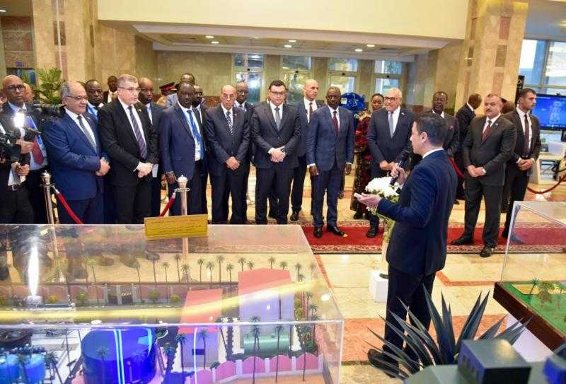 رئيس كينيا يزور الهيئة العربية للتصنيع ويُشيد بالقدرات التصنيعية المتطورة بالهيئة.. صور