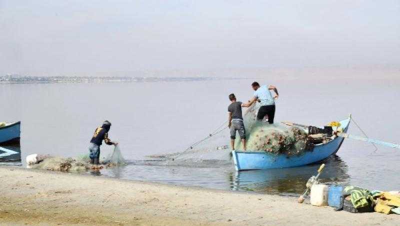 صياد ببحيرة قارون: بدأنا تنتج سمك بعد توقف 13 سنة