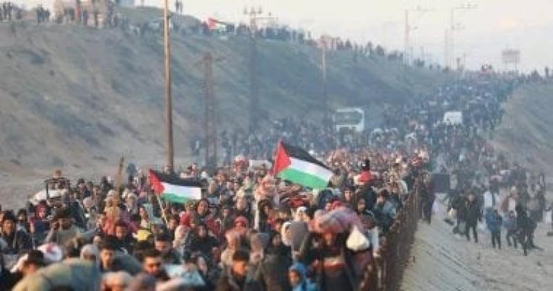 وصول الأسرى الفلسطينيين المحررين من سجون الاحتلال إلى منازل عوائلهم