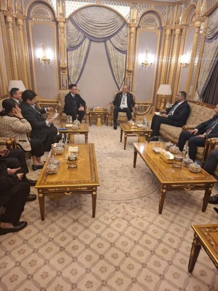 وزير العمل يلتقي نظيره الفلبيني لبحث الملفات المشتركة