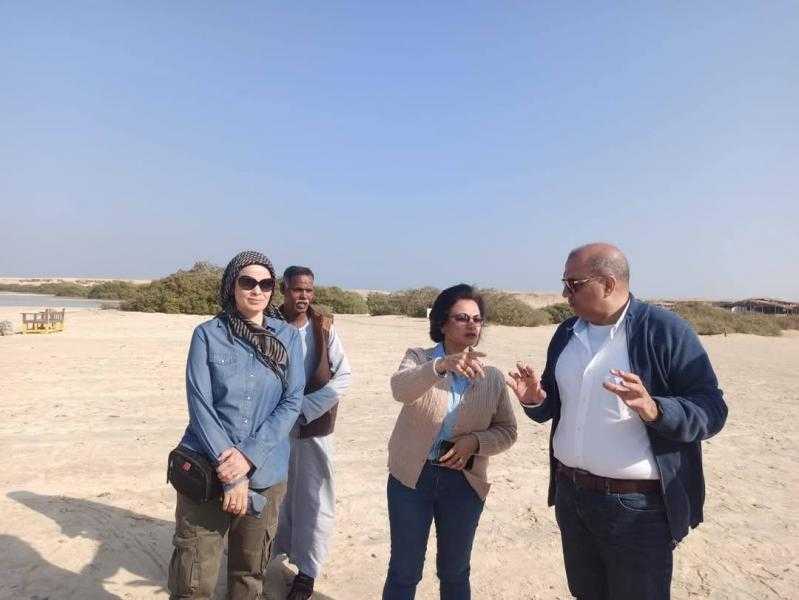 لجنة من محافظة البحر الأحمر تتفقد الأماكن الطبيعية والمحميات والمناطق السياحية بمدينة مرسى علم