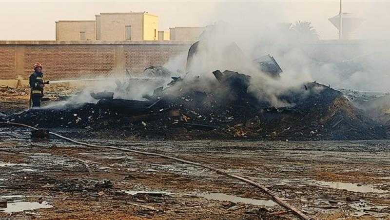بالصور.. حريق ضخم في منطقة إصلاح السفن بالسويس