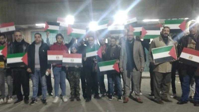 لا لتهجير الأشقاء.. أهالي القليوبية يدعمون قرارات الرئيس السيسي أمام معبر رفح