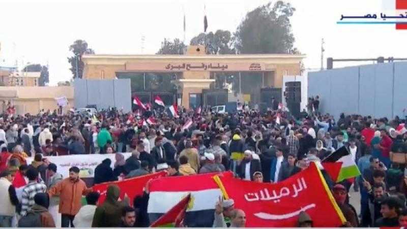 بالأعلام المصرية والفلسطينية.. المصريون يرفضون مخططات التهجير