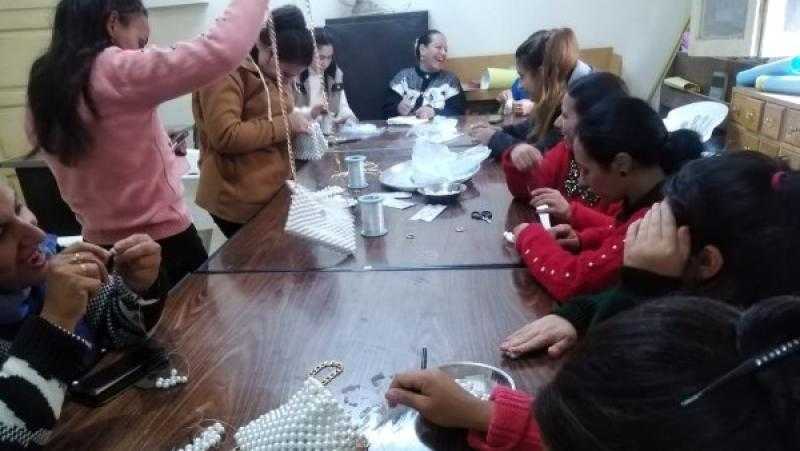 بمشاركة 23 فتاة.. اختتام فعاليات «حرفتك صنعتك» بمركز شباب رزقة الدير بأسيوط
