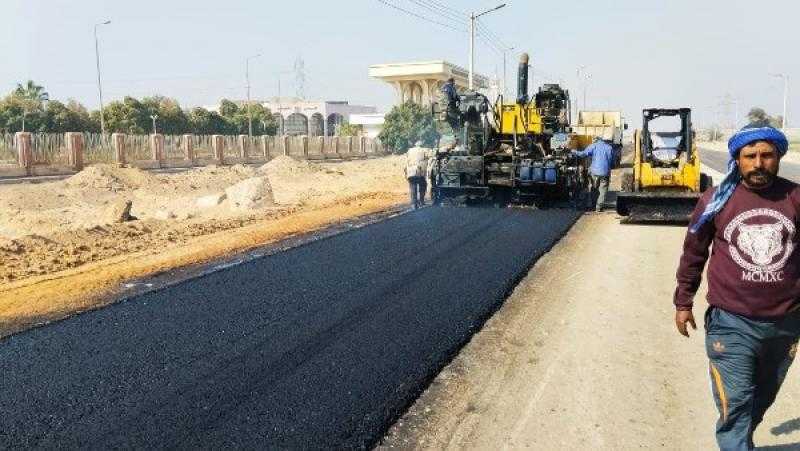 بتكلفة 17 مليون جنيه.. بدء رصف طريق بني غالب - جحدم بطول 4.5 كم بأسيوط