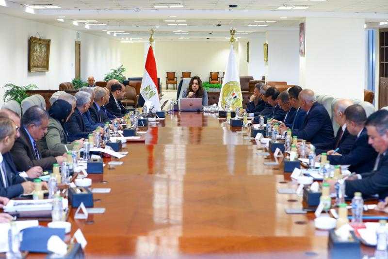 وزيرة التنمية المحلية تتابع الاستعدادات لإطلاق قوافل إنسانية لدعم الأشقاء الفلسطينيين