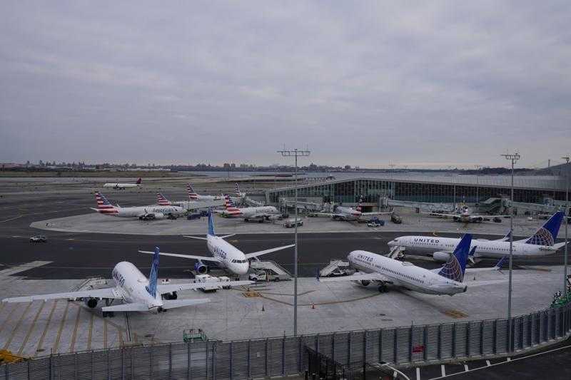 وزير النقل الأمريكي: نظام الرسائل للطيارين يواجه انقطاعا مؤقتا قد يؤدي إلى تأخيرات الرحلات