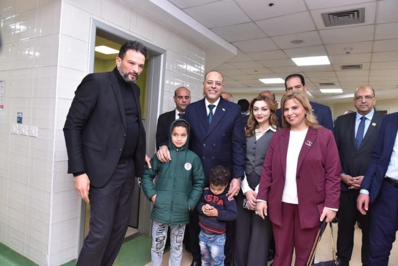 وزير العمل يزور مستشفى الناس للأطفال ويُشيد بالخدمات الصحية المتطورة المُقدمة للمواطنين بالمجان