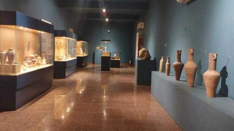 متحف ملوي ينظم ورشة عمل لتعليم فن المكرمية