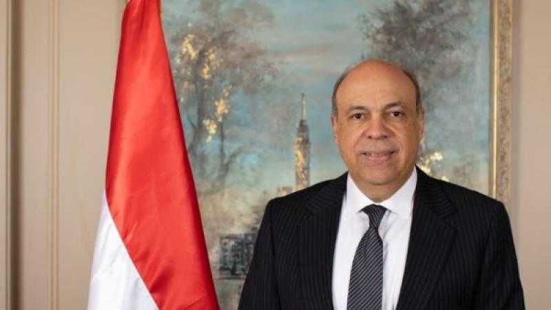 وزير الطيران يتوجه إلى المملكة المتحدة لتعزيز الشراكة الاستراتيجية
