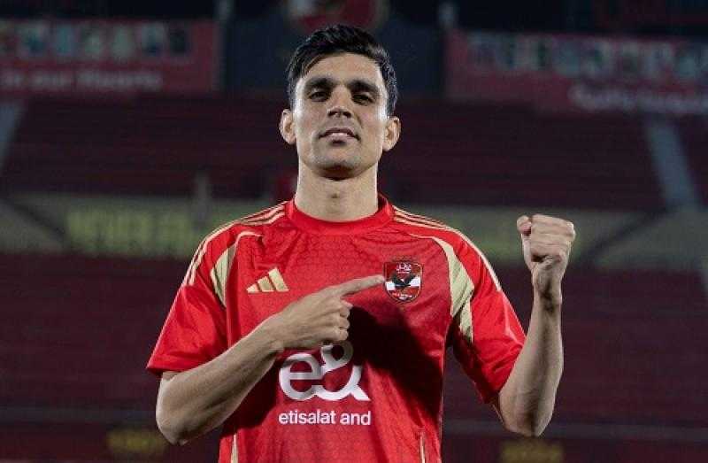 بن شرقي يدعم الأهلي من المدرجات في مواجهة مودرن سبورت