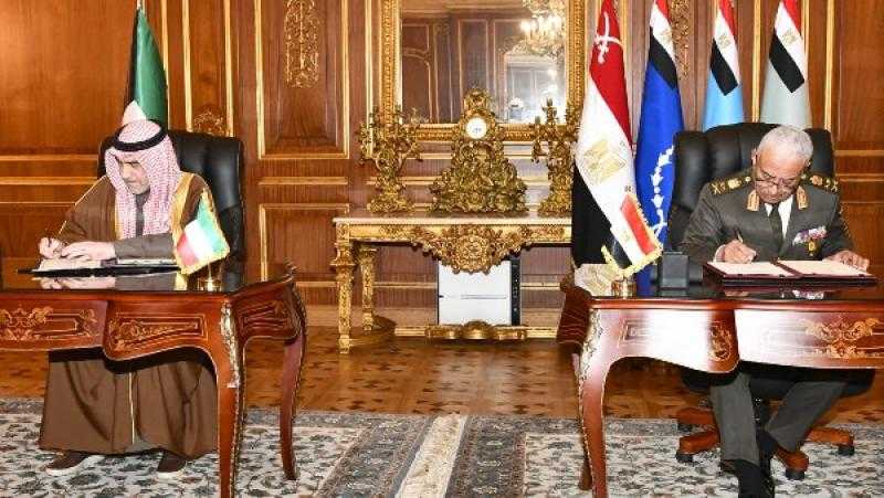 وزيرا الدفاع المصري والكويتي يناقشان تعزيز أوجه العلاقات العسكرية