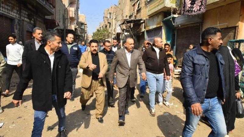 محافظ أسيوط يتفقد أعمال تركيب بلاط الإنترلوك بمنفلوط