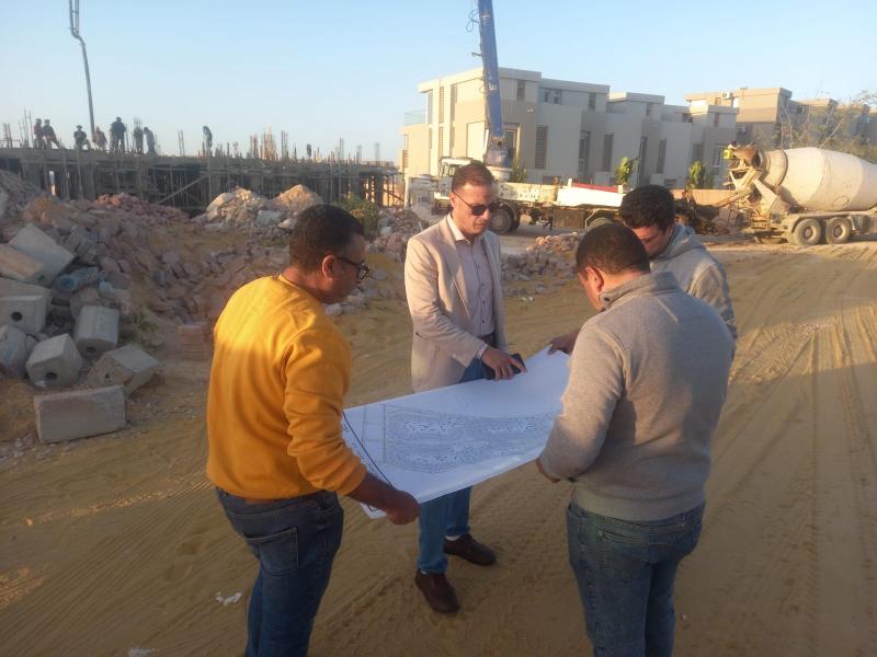 مسئولو الدعم الفني بوزارة الإسكان يتابعون أعمال التطوير الجاري تنفيذها بالقرى السياحية