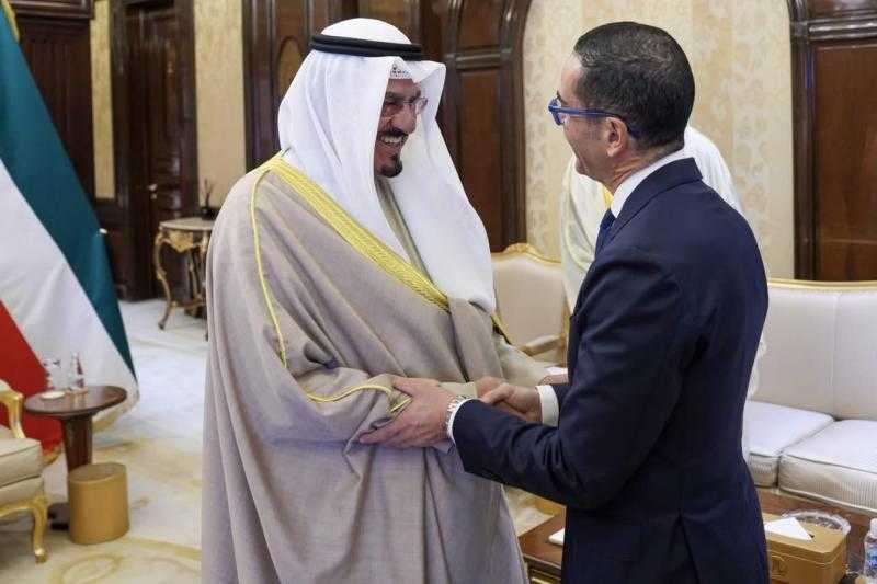 رئيس الوزراء الكويتي يبحث التعاون مع وزير الاستثمار والتجارة الخارجية