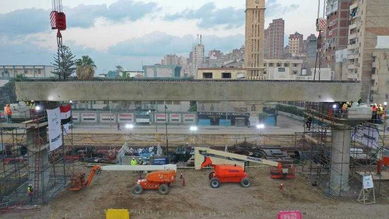 بدء تركيب الكمرات وتقدم أعمال تنفيذ مشروع المرحلة الأولى من مترو الإسكندرية