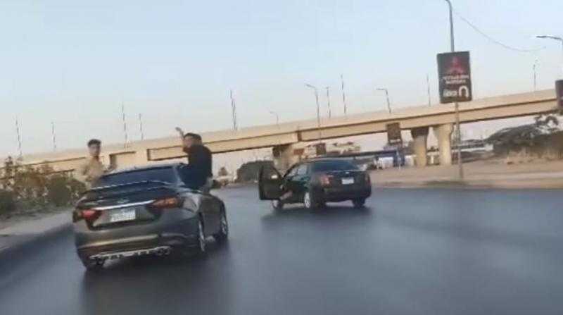 ضبط طالب لأداء حركات استعراضية بسيارة بأحد الطرق بالجيزة