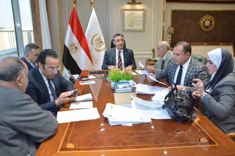 وزير التموين يلتقي بعدد من أعضاء مجلسي النواب والشيوخ