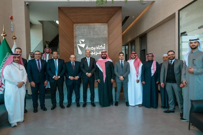 وزير العمل يبحث مع الأكاديمية العربية في السعودية فرص التعاون لتأهيل الشباب المصري لسوق العمل