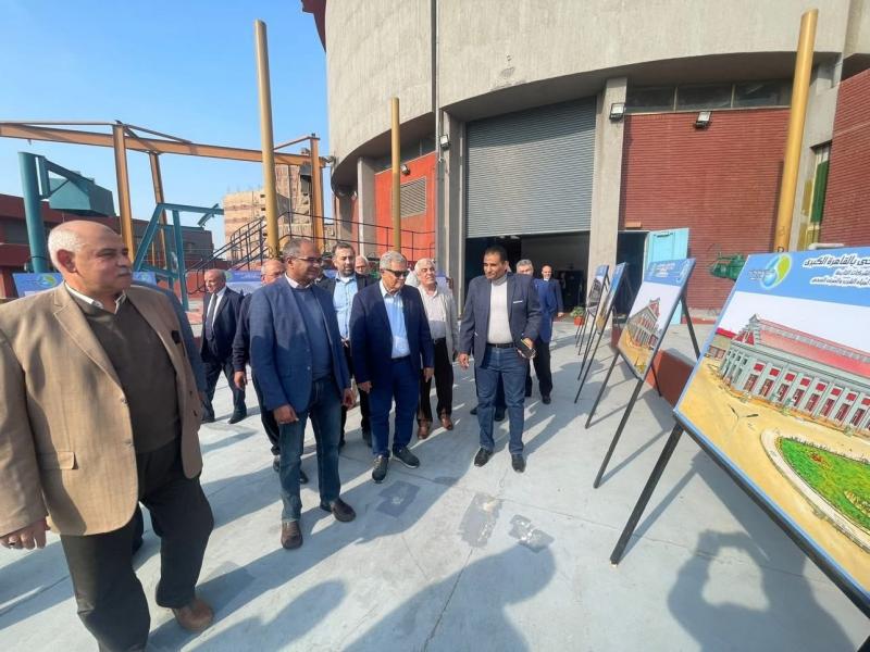 نائب وزير الإسكان يقوم بجولة موسعة لمتابعة سير العمل بمنظومة مياه الشرب والصرف الصحي بالقاهرة