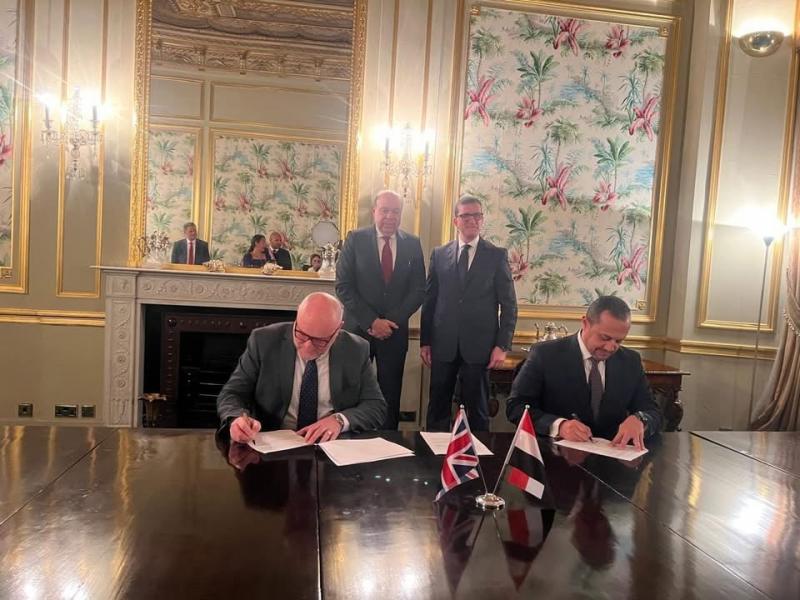 خلال زيارته الرسمية للعاصمه البريطانيه ”لندن”.. وزير الطيران المدني يعقد اجتماعات هامة مع كبرى الشركات البريطانية