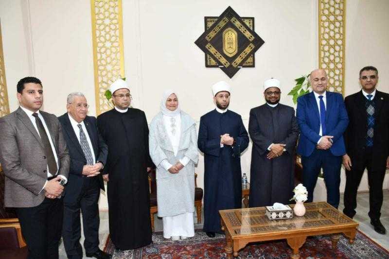 وزير الأوقاف يزور جناح الأزهر الشريف في معرض القاهرة الدولي للكتاب