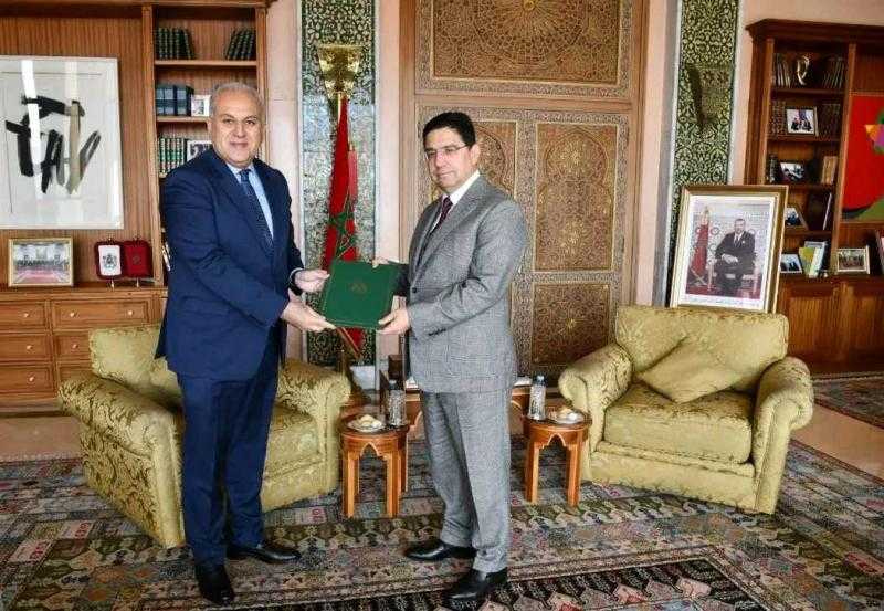 سفير مصر لدى المغرب يقدم صورة من أوراق اعتماده إلى وزير الخارجية