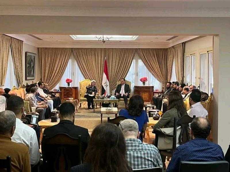 نائب وزير الخارجية والهجرة يلتقي رموز الجالية المصرية في زامبيا