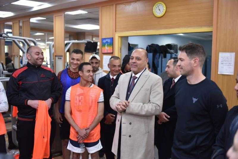 وزير العمل يتفقد اختبارات المرشحين للعمل في الإمارات على وظيفة مدربين رياضيين