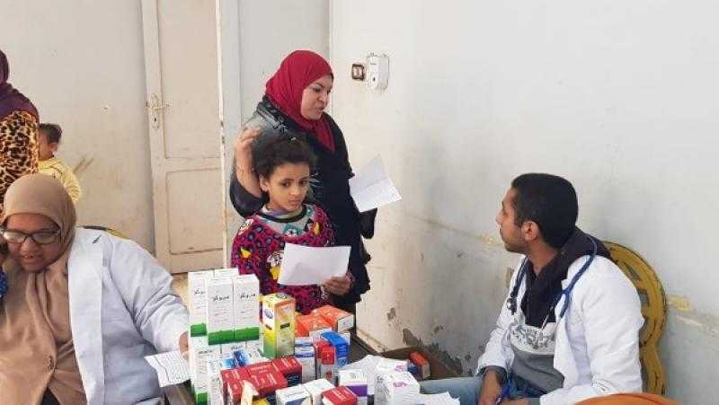 جامعة بنها : توقيع الكشف الطبي على 330 حالة فى قافلة طبية بقرية نامول بطوخ