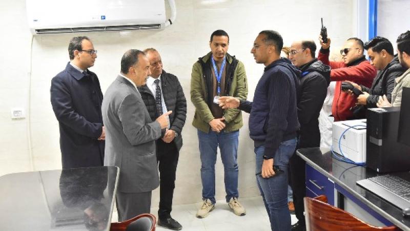 خط أحمر