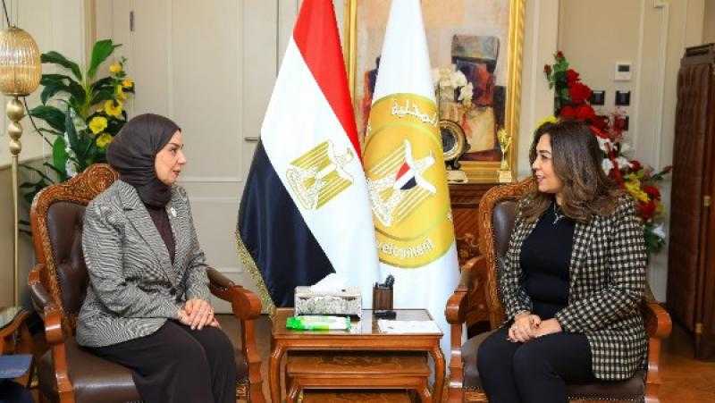 وزيرة التنمية المحلية تبحث مع سفيرة البحرين بالقاهرة تعزيز التعاون بين البلدين