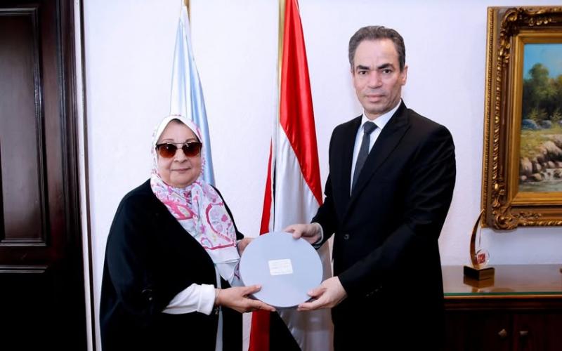 خط أحمر