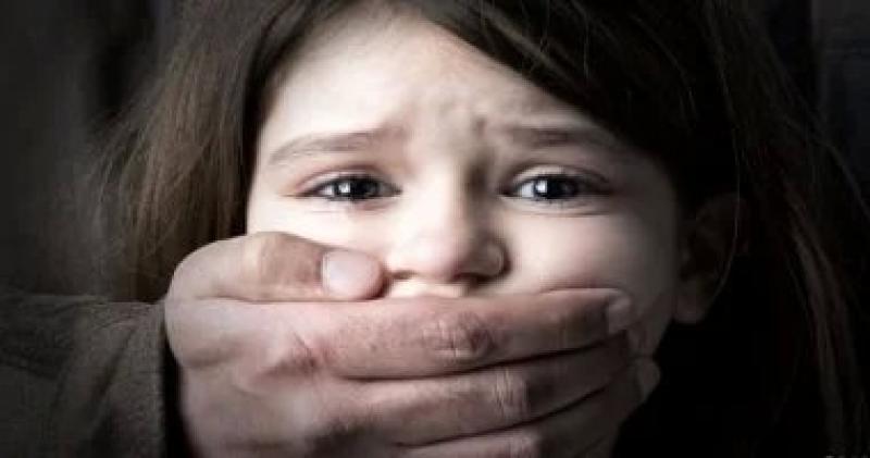تفاصيل العثور على طفلة عمرها 7 سنوات مقيدة بالحبال داخل شوال بالسويس