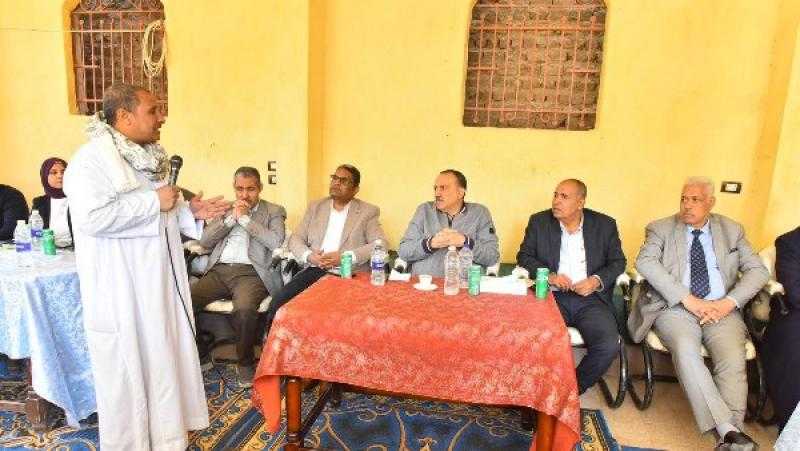 محافظ أسيوط: تخصيص قطعتي أرض لإقامة مدرسة وسوق لقرية بني عدي