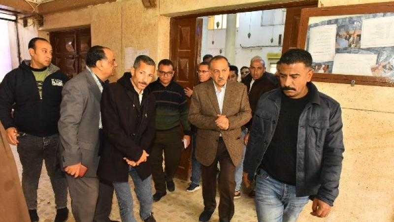 محافظ أسيوط يتفقد جمعية هيئة الشبان العالمية بمدينة منفلوط