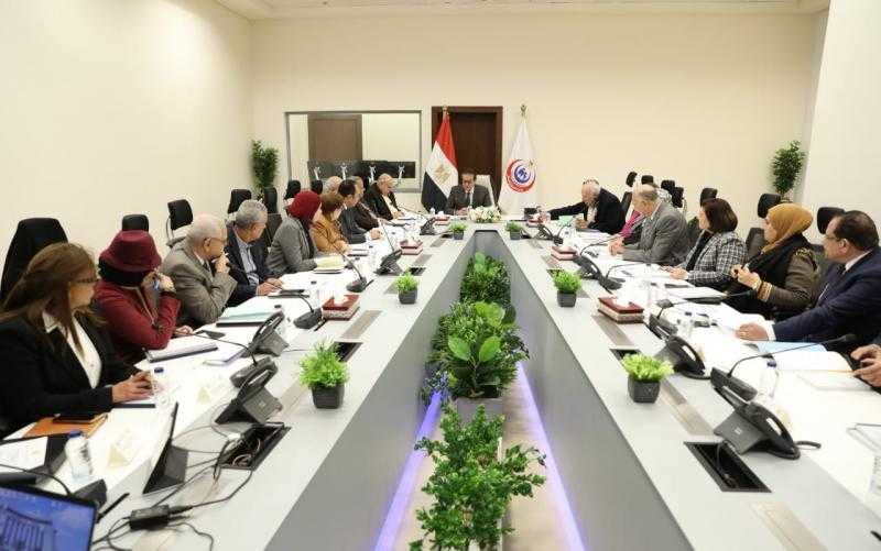 وزير الصحة يُوجه بتشكيل مجموعات من شركة ”أكديما” لبحث الفرص الاستثمارية وفتح أسواق للتصدير