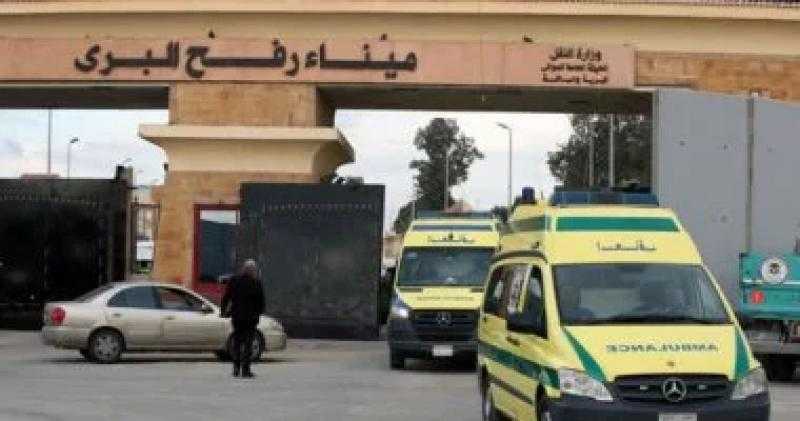 وصول 7 من الأسرى الفلسطينيين المبعدين إلى معبر رفح.. وفرق طبية تتابع الحالة النفسية للمصابين