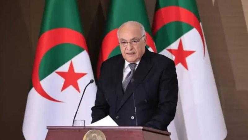 وزير خارجية الجزائر يصل إلى سوريا