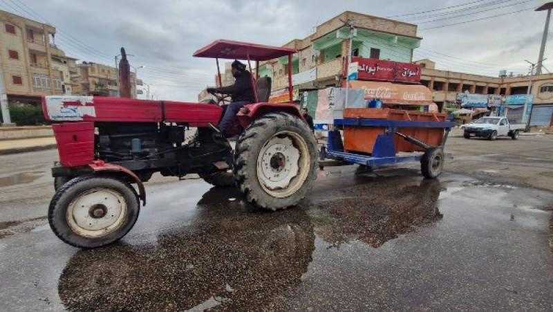 محافظ كفر الشيخ يتابع جهود كسح مياه الأمطار بمصيف بلطيم