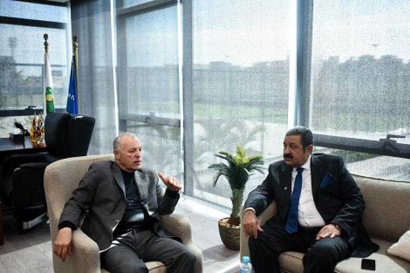 أبو ريدة يستقبل رئيس اتحاد الكرة الكويتي