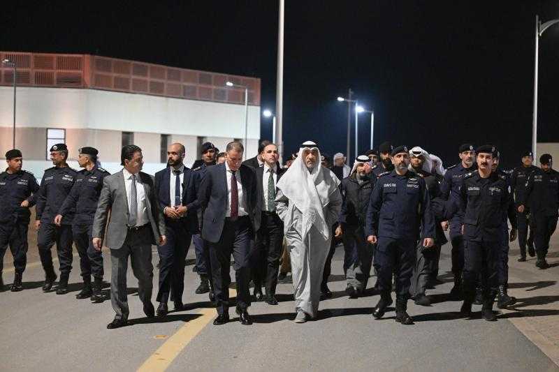وزﻳﺮ اﻟﺪاﺧﻠﻴﺔ اﻷردﻧﻲ يزور ﻗﺎﻋﺪة ”اﻟﺸﻴﺦ ﻧﻮاف اﻷﺣﻤﺪ” ﻟﺨﻔﺮ اﻟﺴﻮاﺣﻞ بالكويت