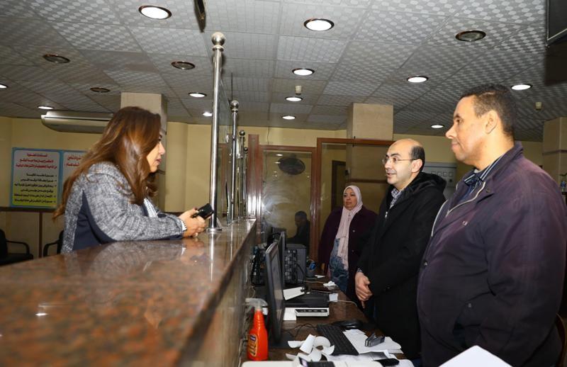 وزيرة التنمية المحلية تقوم بجولة مفاجئة على حي الأزبكية لمتابعة سير العمل