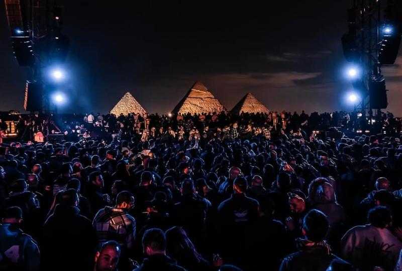أهرامات الجيزة تستضيف حفل الفرقة الموسيقية العالمية ”deep house Bible”| صور