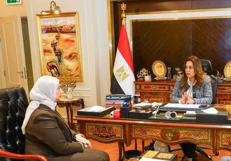 وزيرة التنمية المحلية تستقبل إحدى متدربات برنامج ”المرأة تقود للتنفيذيات” بالأكاديمية الوطنية للتدريب