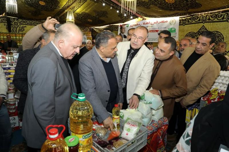 افتتاح معرض “أهلاً رمضان” بمدينة ديرب نجم لتوفير السلع بأسعار مخفضة